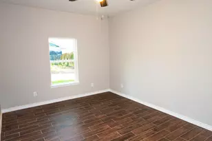 507 E Foley St, Alvin, TX 77511 - Photo 17