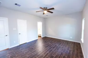 507 E Foley St, Alvin, TX 77511 - Photo 13