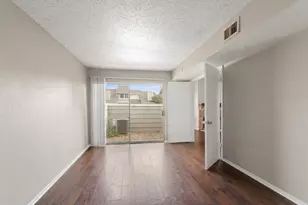 6313 Peacock Hills Dr, Houston, TX 77035 - Photo 9