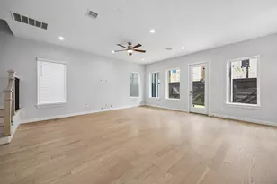 8705 Ojeman Oaks Ln, Houston, TX 77055 - Photo 7