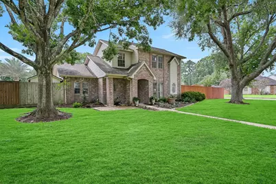 1018 Londonderry Avenue, Friendswood, TX 77546 - Photo 1