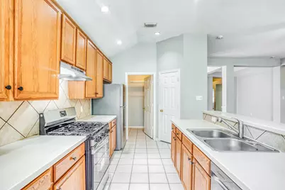 10330 Claybrook Drive, Houston, TX 77089 - Photo 7