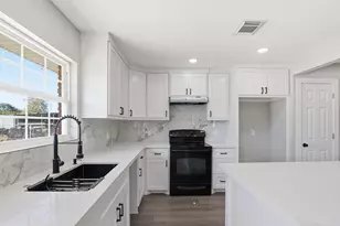 301 Brown Dr, Texas City, TX 77591 - Photo 3