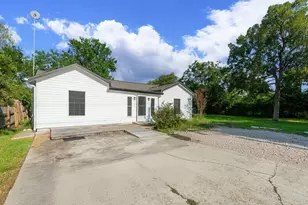 2523 S Broadway St, La Porte, TX 77571 - Photo 1