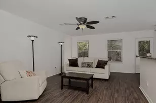 10200 Tate Ct, Conroe, TX 77385 - Photo 9