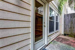 2649 Helena St, Houston, TX 77006 - Photo 9