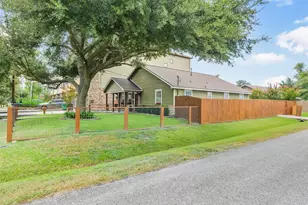 402 Fenn St, Houston, TX 77018 - Photo 27