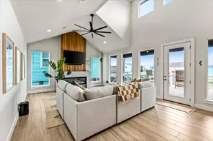 1990 Royalville Ct, Crystal Beach, TX 77650 - Photo 5