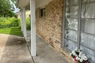 8910 Reamer St, Houston, TX 77074 - Photo 9