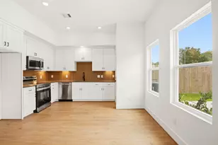 7841 Sunnyhill St, Houston, TX 77088 - Photo 3
