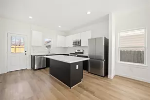 7921 Bonaire St, Houston, TX 77028 - Photo 19