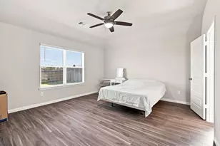 922 Luke Darrell Dr, Rosharon, TX 77583 - Photo 9