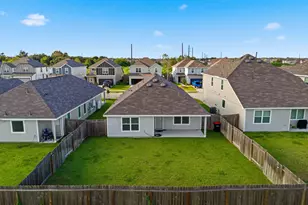 922 Luke Darrell Dr, Rosharon, TX 77583 - Photo 15