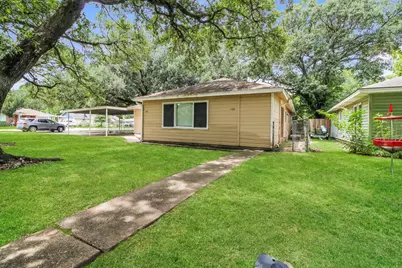 1108 W Camp Circle, La Marque, TX 77568 - Photo 3