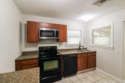 1108 W Camp Circle, La Marque, TX 77568 - Photo 9