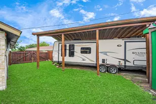 37 Wagon Ln Loop, Angleton, TX 77515 - Photo 5