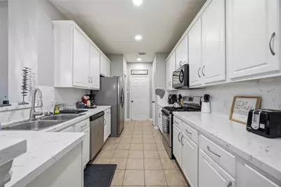 71 Summerhaze Circle, The Woodlands, TX 77382 - Photo 9