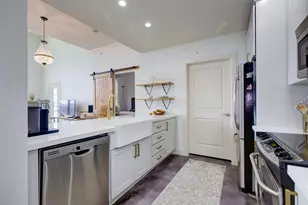 1010 Rosine St, Houston, TX 77019 - Photo 7