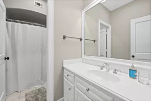 11935 Broken Bough Dr, Bunker Hill Village, TX 77024 - Photo 33
