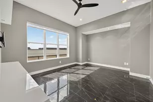 5919 E Post Oak Ln, Houston, TX 77055 - Photo 23