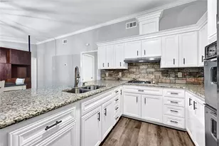 10226 Carlow Ln, La Porte, TX 77571 - Photo 5