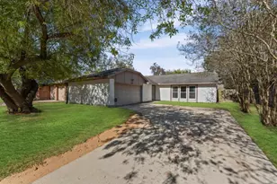 2808 Pinewood Dr, League City, TX 77573 - Photo 1