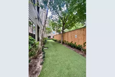 306 McGowen Street #1126, Houston, TX 77006 - Photo 15