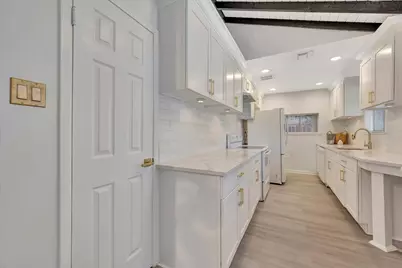 910 Beachcomber Lane, Houston, TX 77062 - Photo 23