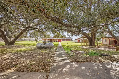 9418 County Road 423, Navasota, TX 77868 - Photo 7