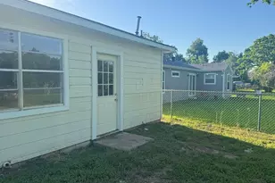 702 E Park St, Sugar Land, TX 77498 - Photo 13