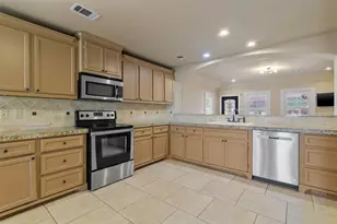 108 Harbour Town Dr, Conroe, TX 77356 - Photo 5