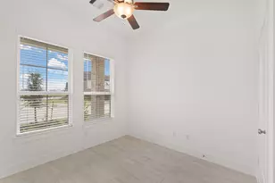 11820 S Pavillion Dr, Mont Belvieu, TX 77523 - Photo 3