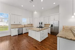 4938 Edison Park Ln, Houston, TX 77081 - Photo 15