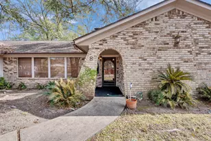8 Shadowood St, Conroe, TX 77304 - Photo 3