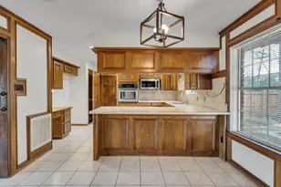 8 Shadowood St, Conroe, TX 77304 - Photo 11