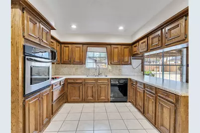 8 Shadowood Street, Conroe, TX 77304 - Photo 13