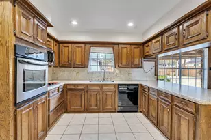 8 Shadowood St, Conroe, TX 77304 - Photo 13