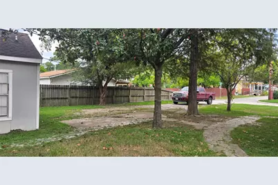 809 N Avenue D, Humble, TX 77338 - Photo 5