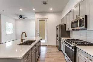 728 E 38th St, Houston, TX 77022 - Photo 5