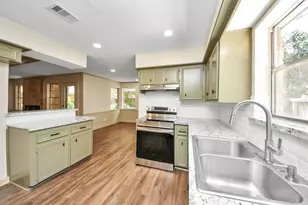 5731 Lodge Creek Dr, Houston, TX 77066 - Photo 9