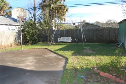 115 Barracuda Avenue, Galveston, TX 77550 - Photo 3