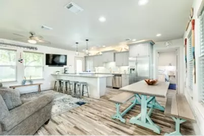 117 Tarpon Avenue, Galveston, TX 77550 - Photo 1