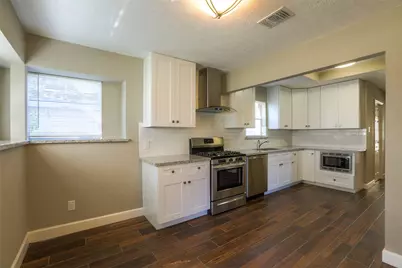 11402 Brook Meadows Lane, Meadows Place, TX 77477 - Photo 3