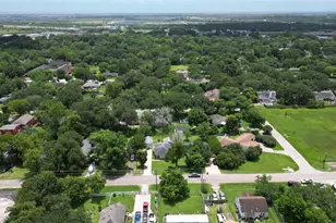 2109 Magnolia Dr, La Marque, TX 77568 - Photo 3