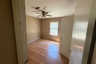 2631 N Camp Cir, La Marque, TX 77568 - Photo 5