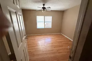 2631 N Camp Cir, La Marque, TX 77568 - Photo 9