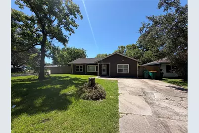 2631 N Camp Circle, La Marque, TX 77568 - Photo 1