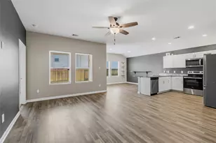 111 Bering Dr, Huntsville, TX 77320 - Photo 3