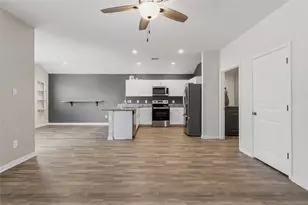111 Bering Dr, Huntsville, TX 77320 - Photo 7