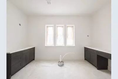 10418 Brinwood Drive, Houston, TX 77043 - Photo 11